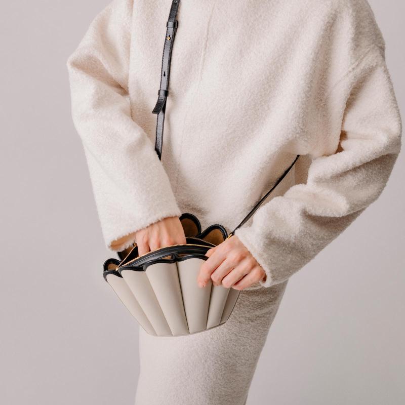 Seashell Crossbody - Gummy